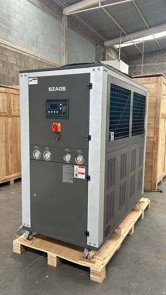 25RT energiezuinige industriële koeler, geïmporteerde compressor, intelligent PID-temperatuurregelaar, laboratorium/halfgeleider/laser, multi-industrie aanpassing, luchtgekoeld circulatiesysteem