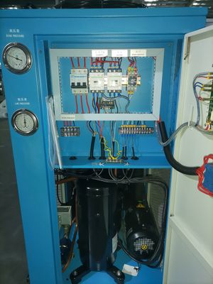 Precisie en efficiëntie 2,5 m3/h Gecoelde waterstroom Luchtgekoelde wisselstroomkoelers voor temperatuurregeling in het laboratorium
